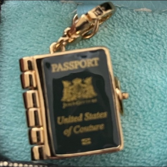New JUICY COUTURE PASSPORT CHARM WORLD TRAVELER BOOK CHARM - Picture 3 of 11